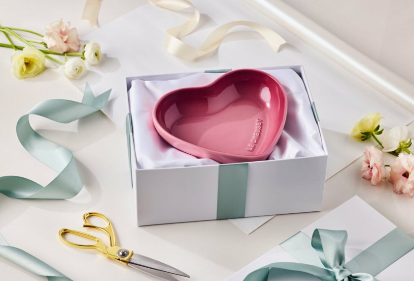 Le-Creuset-Heart-Collection-Schuessel-in-Herzform-Copyright-Le-Creuset.jpg