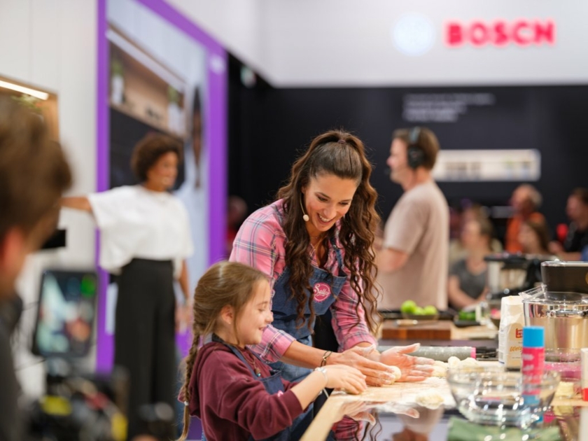 IFA-2025-Bosch-Sallys-Kochshow-Copyright-IFA-Management-GmbH.jpg
