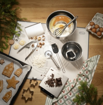 Roesle-Helfer-Weihnachtsbaeckerei-Copyright-Roesle.jpg